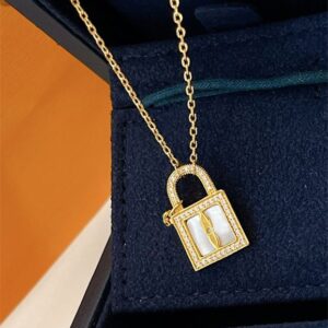 Luxury Women Designers Pendant Necklaces Diamond Necklace Anniversary Gift Fashion Pendant Jewelry Womens Designer Necklace