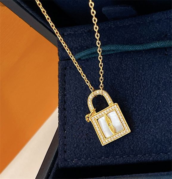 Luxury Women Designers Pendant Necklaces Diamond Necklace Anniversary Gift Fashion Pendant Jewelry Womens Designer Necklace