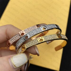 Bracelets Designer Stone Charm Bracelet Bangle Jewelry for Man Woman 3 Color Top Quality