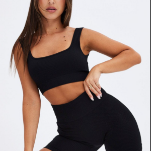 Seamless Activewear: Stylish Black Crop Tank Top for Women