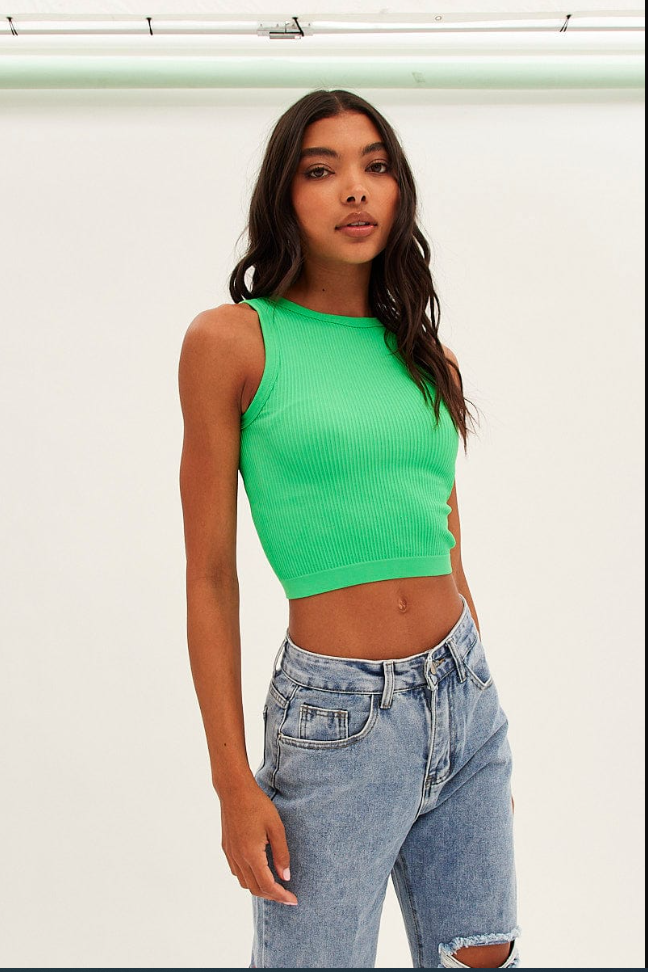 Effortless Style: Green Tank Top with Seamless Crew Neck