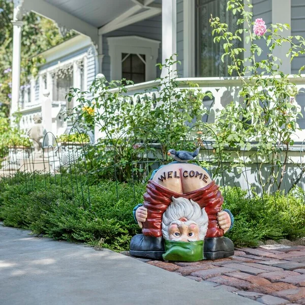 "Welcome" Gnome Statue