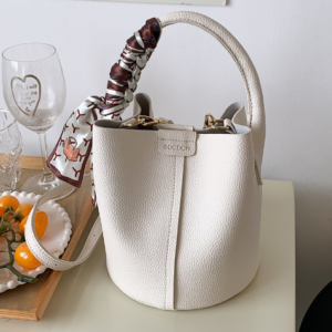 This year’s popular bag female 2022 spring and summer new tide hundreds of crossbody bag texture fashion handheld bucket bag