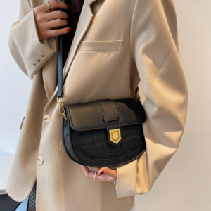 Senior sense of retro French shoulder bag female spring 2023 new fashion niche saddle bag hundred crossbody small bag