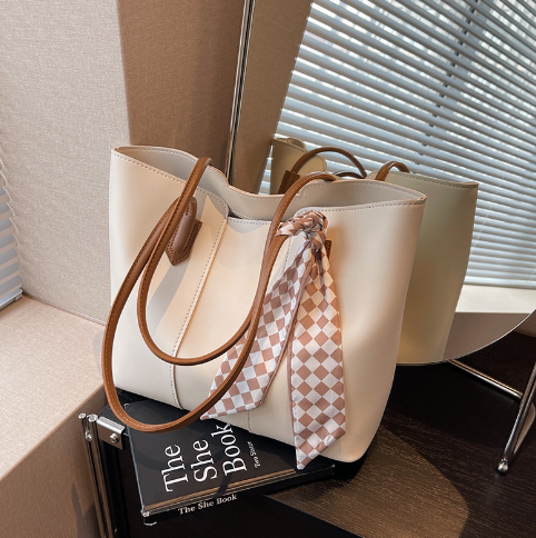 Daily work commuting large capacity bag female 2023 summer simple versatile Tote bag niche fashion shoulder bag