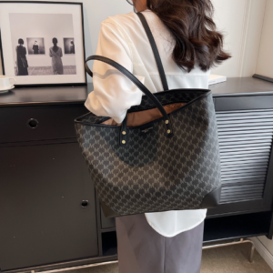 Advanced sense of large capacity bag niche hundred with commuter bag female 2023 new tide texture handheld Tote Tote large bag