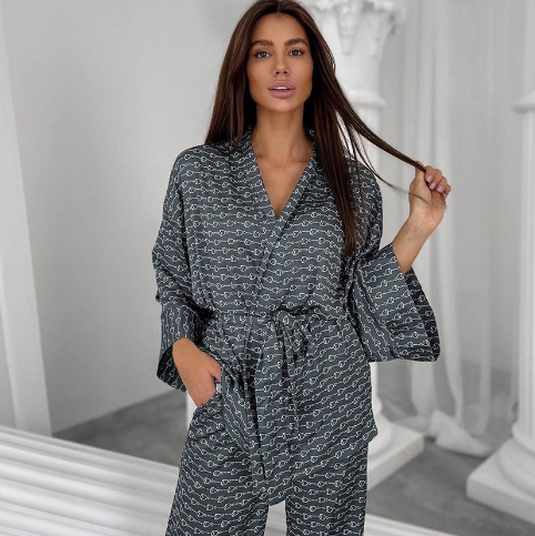 Summer Europe and the United States simulation silk printing pajamas cool feeling cardigan robe pants suit loose ladies home wear outside