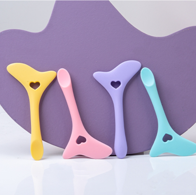 Eye makeup aid, silicone multifunctional eyeliner aid (colors shipped randomly)