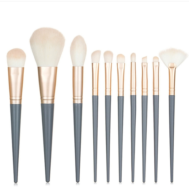 Sold in a set of 10 beauty brushes, milk blue non-shedding makeup brush set, soft bristles for beginners