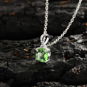 Emerald pendant clavicle chain
