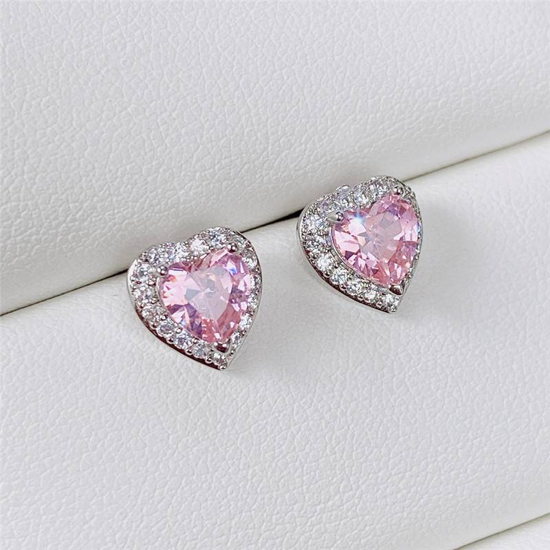 Simple and exquisite women's lovely earrings with heart-shaped zirconia earrings