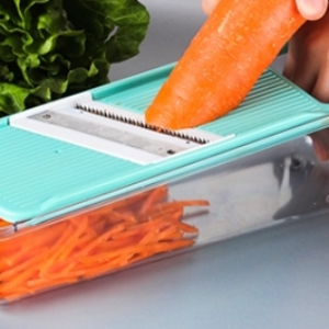 Multifunctional Kitchen Vegetable & Potato Shredder with Case (Colour: Blue)