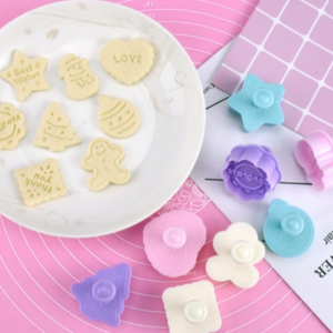 4-piece set of three-dimensional fondant biscuit embossing mold, push-type cake mold, styles shipped randomly