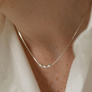 Women’s Luxurious Bow Tie Necklace Choker