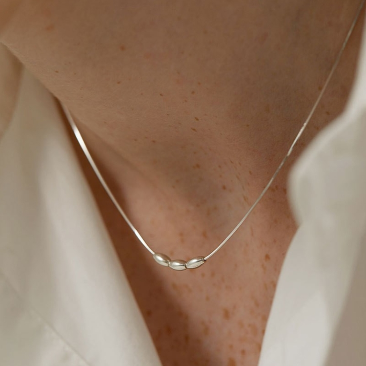 Women's Luxurious Bow Tie Necklace Choker